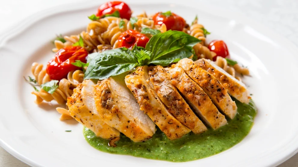 Pollo a la parmesana relleno de pesto