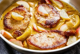Chuletas de cerdo en salsa de Manzanas