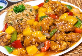 Pollo Arrebozado con piña
