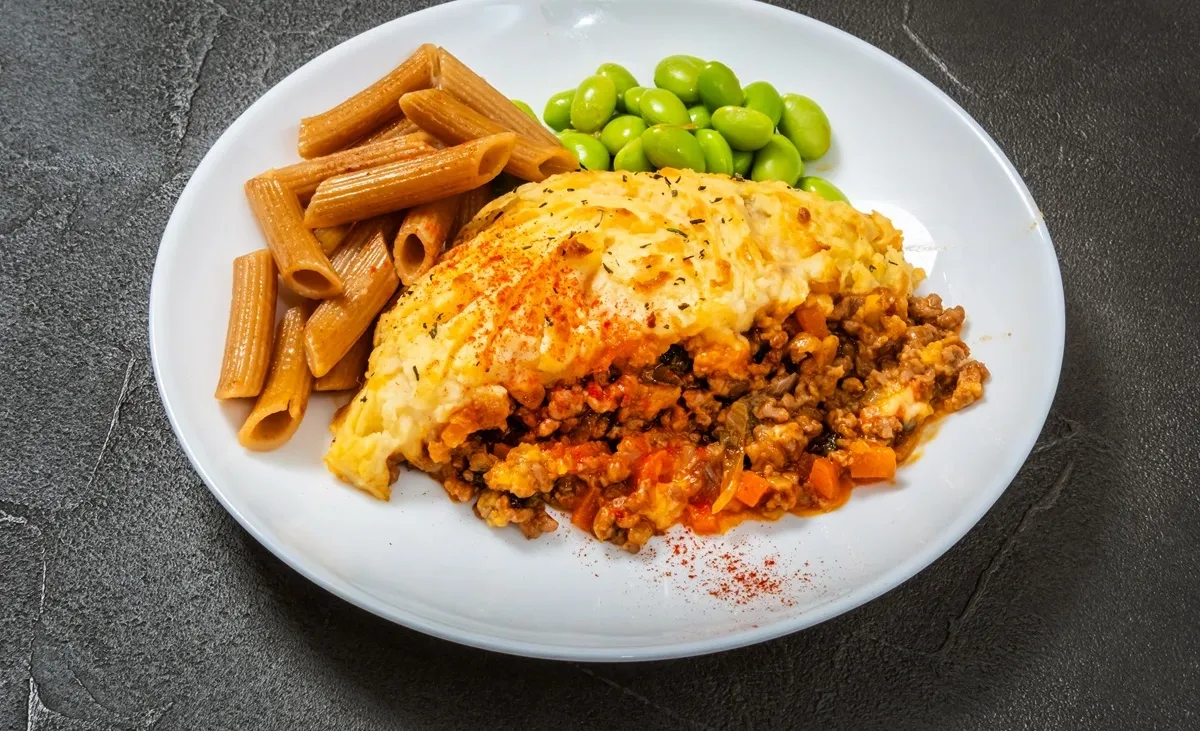 Pastel de arroz y carne gratinado